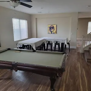  Holiday home 5 Bed- Strip 8mil, Dwntown 4.5mi