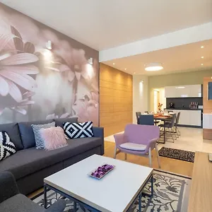  דירה Vitosha Blvd Luxury 2-bedroom, 2-bathroom With Balcony בולגריה